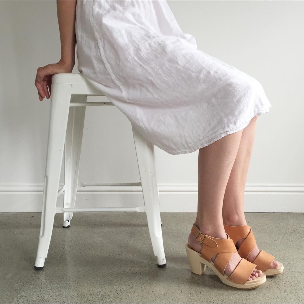 Bryr Clogs Naomi Sandals in Saddle - 37